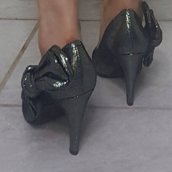 Nine west silver black heel with bow - Picture 3 of 3
